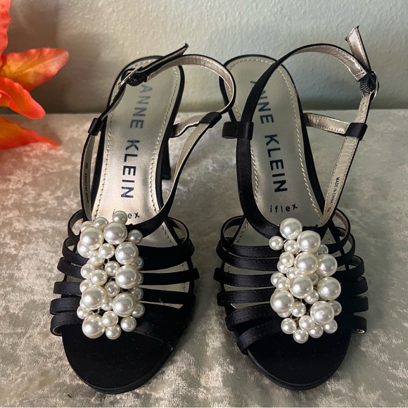 Anne Klein black satin dress shoes, open toe with pearlescent sequence. Size 6 - Picture 5 of 8